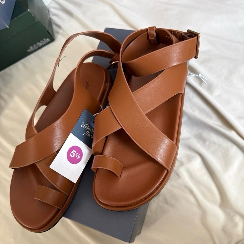 Universal thread women’s Matilda cognac sandals 5.5